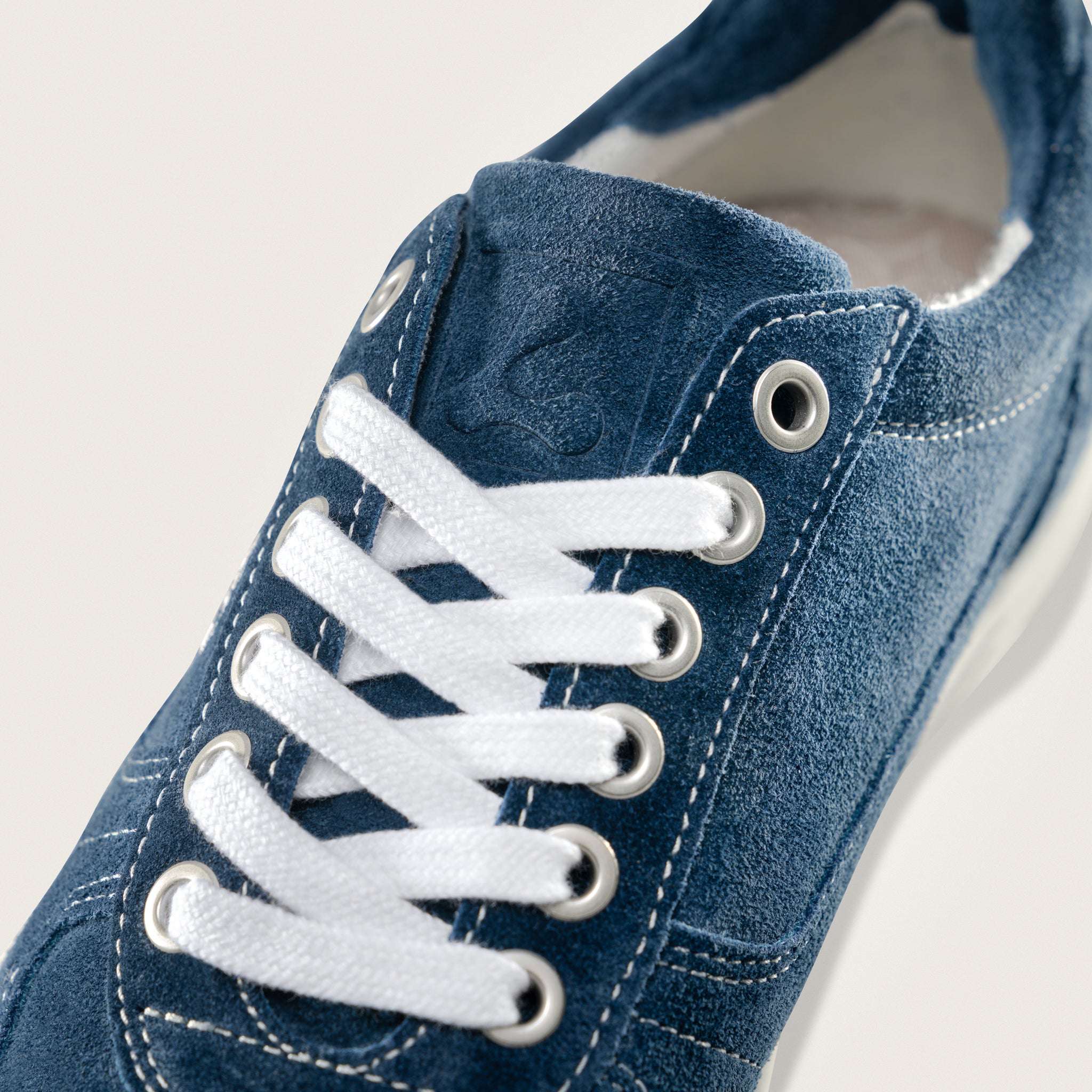 Hypernova in Iolite Blue – Lazo