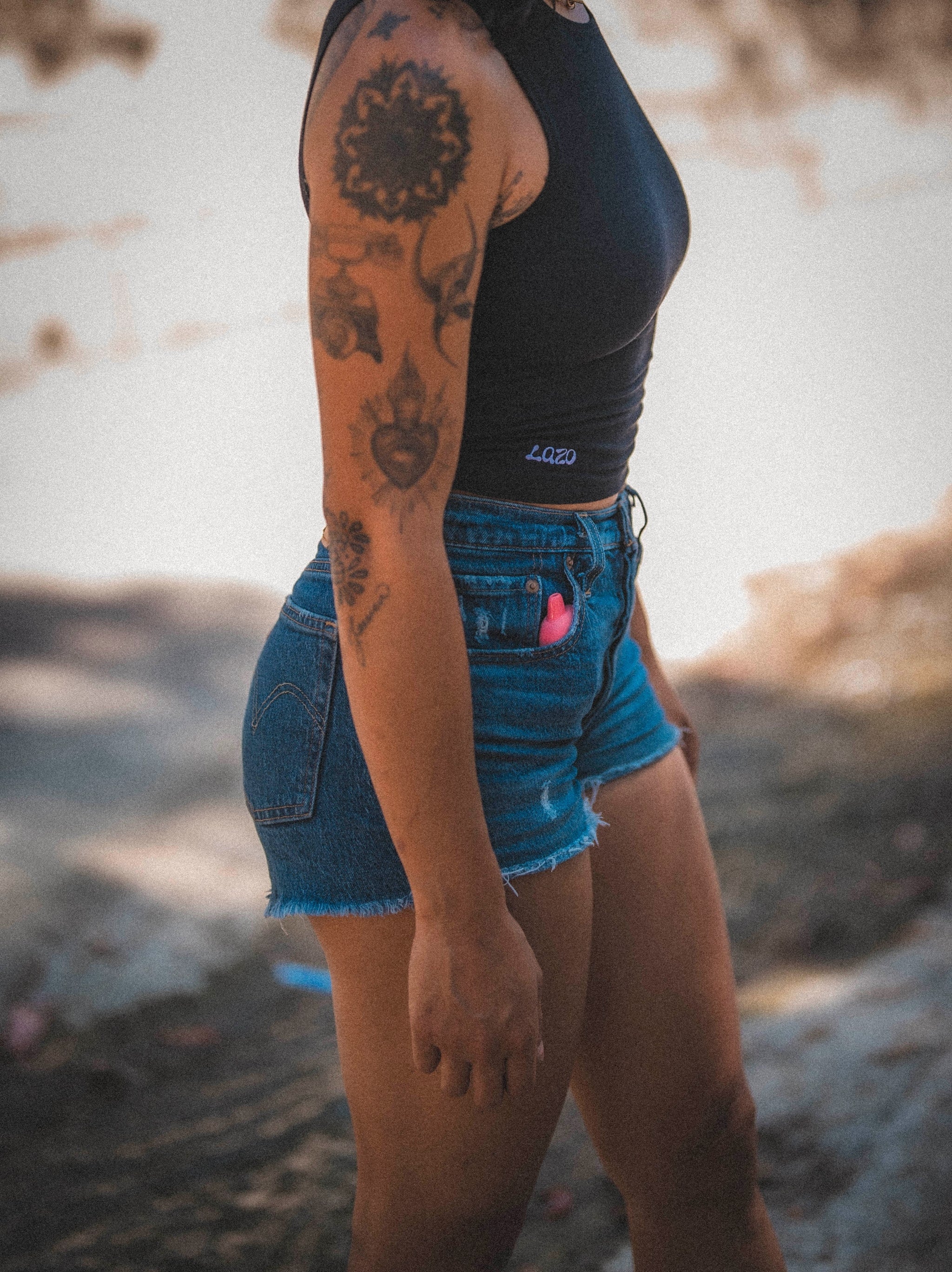 Lazo Fitted Crop Tank with Embroidery - Black